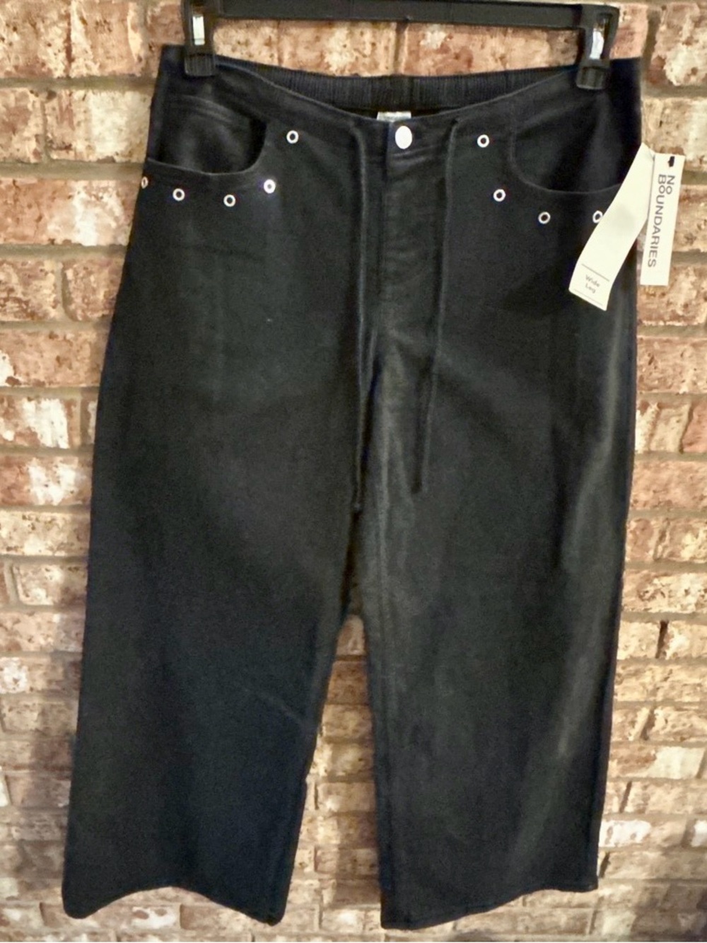 Black Women’s M (8-10) Wide Legged Jeans with Eyelet Detail